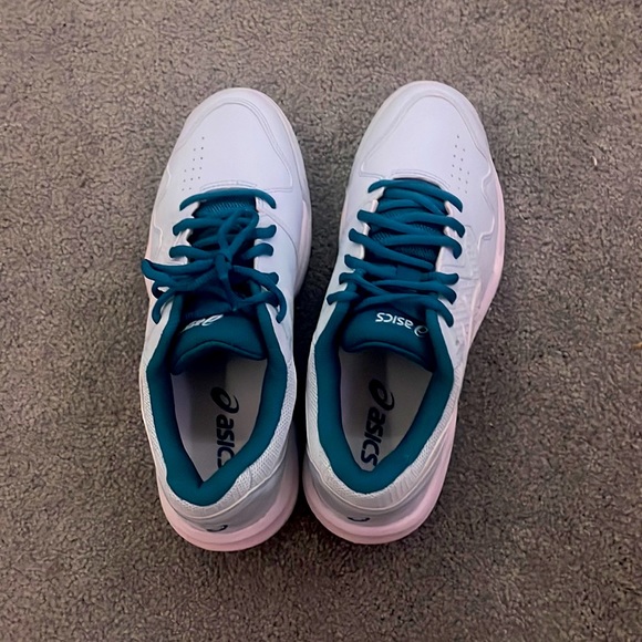 Blue volleyball shoes NEVER WORN - Picture 1 of 3